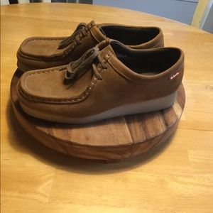 Women’s Clark’s wallabees size 9